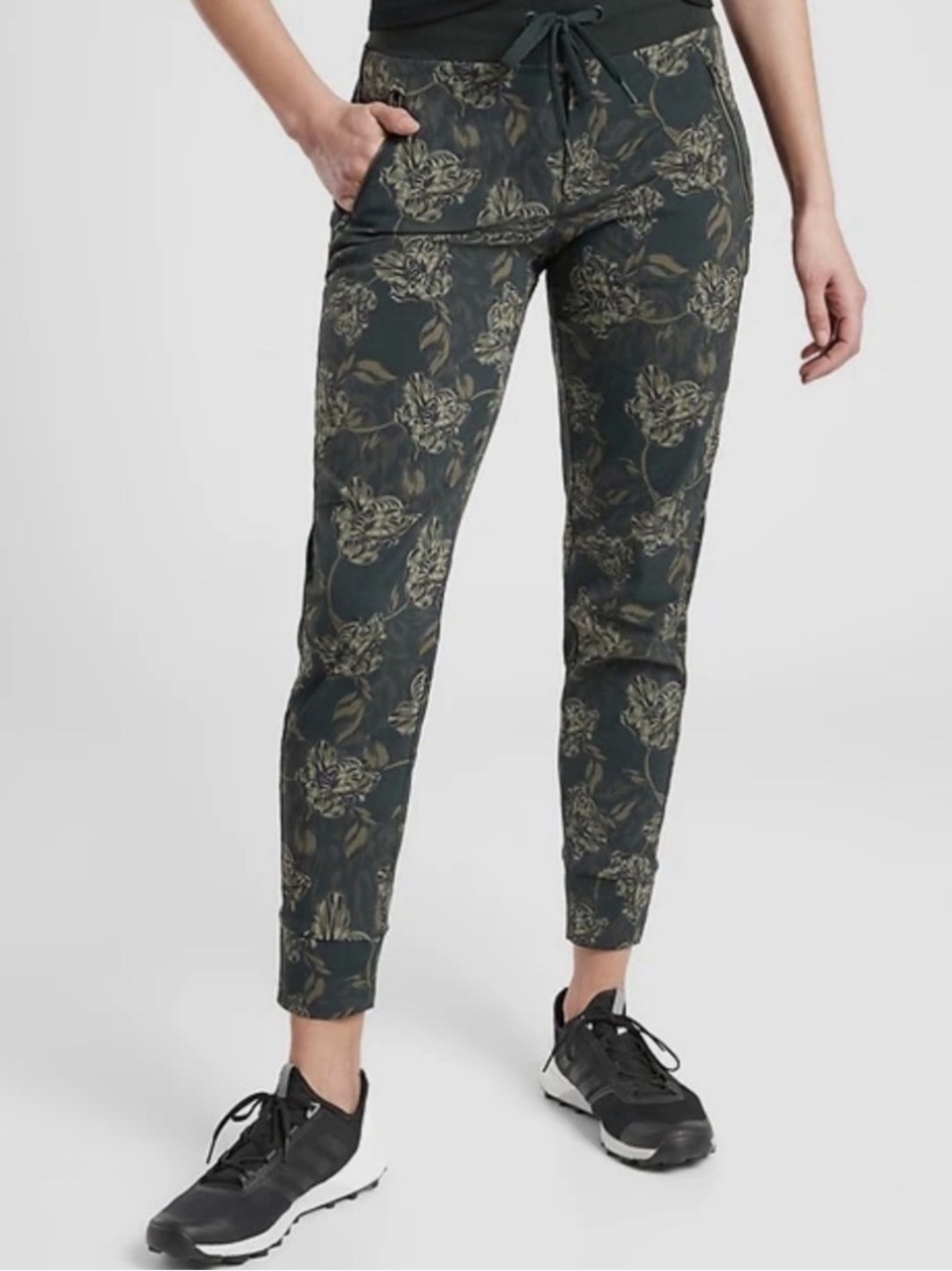 Athleta Trekkie North Printed Jogger in Terra Firma Olive (8) Great Condition!